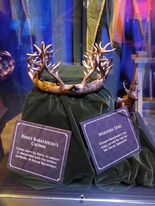 Algunos objetos de los Baratheon © AnneMarie McCarthy