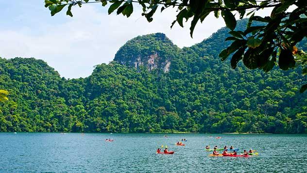 Kayak en el parque Dayang Bunting Marble