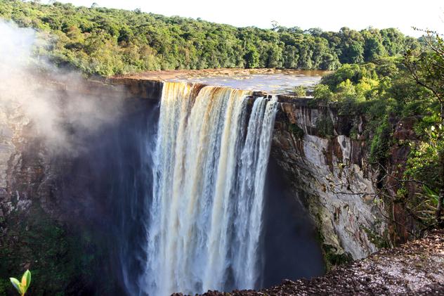 Cascada de Kaieteur en Guyana. © Shutterstock / Victor1153