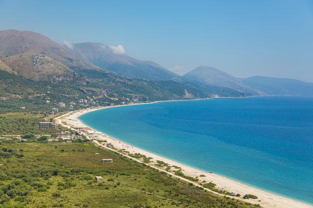 Playa de Borsh. Tomasz Wozniak/Shutterstock ©