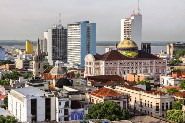 Manaos, con el Teatro Amazonas.